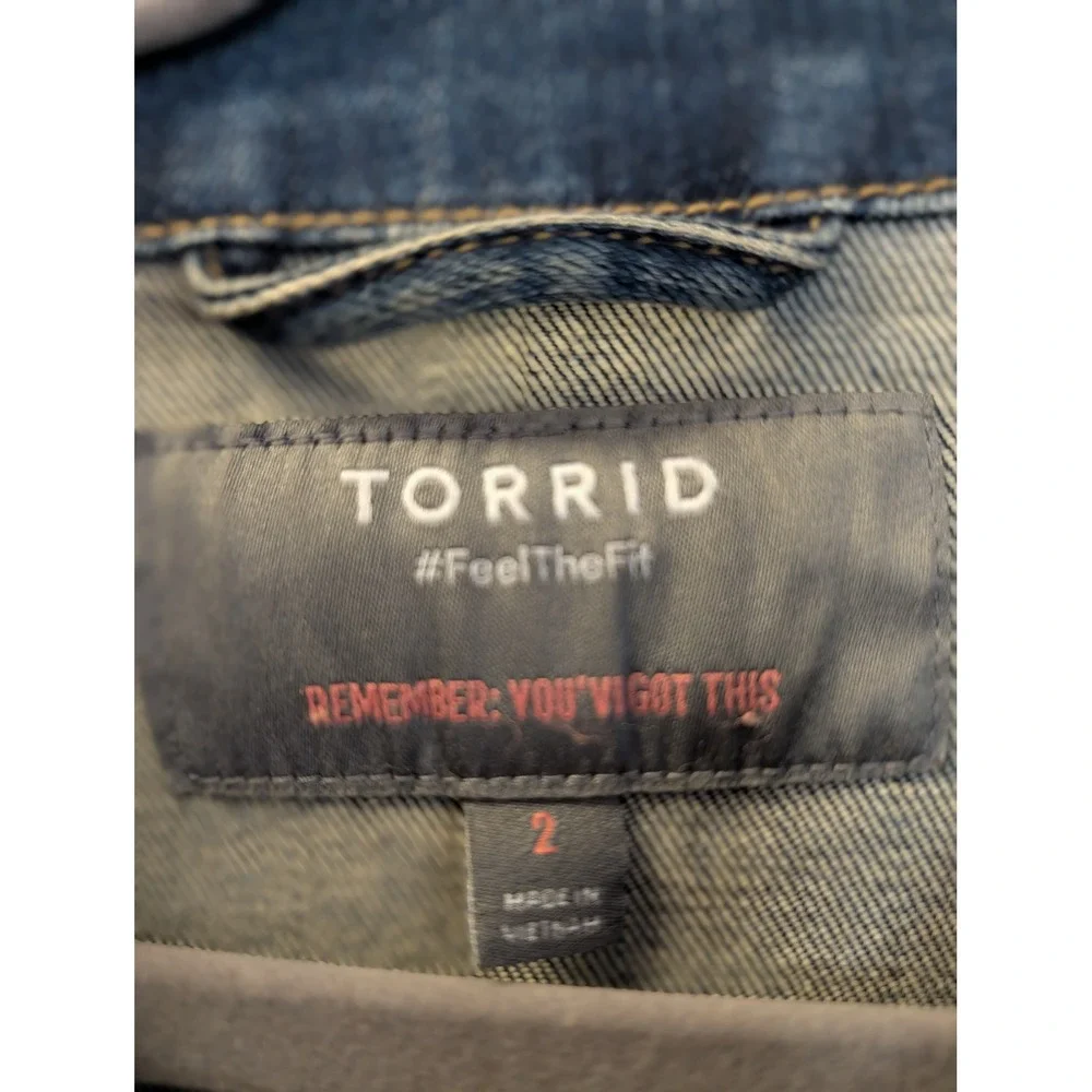 Torrid‎ Blue Denim Trucker Jacket Medium Wash Stretch Plus Size 2 Plus size